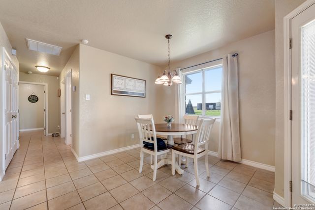 800 County Road 125, Elmendorf, TX 78112