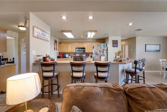 800 County Road 125, Elmendorf, TX 78112