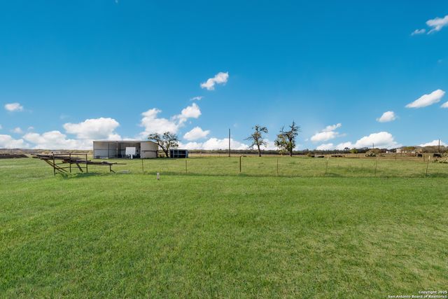 800 County Road 125, Elmendorf, TX 78112