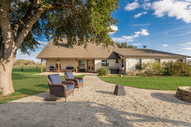 800 County Road 125, Elmendorf, TX 78112