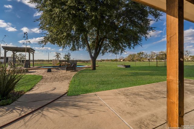 800 County Road 125, Elmendorf, TX 78112