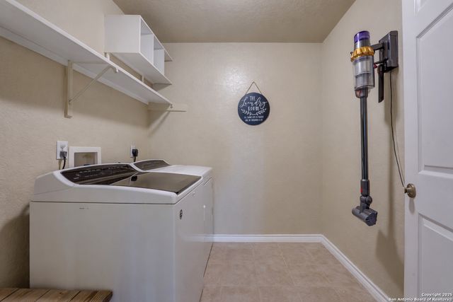 800 County Road 125, Elmendorf, TX 78112