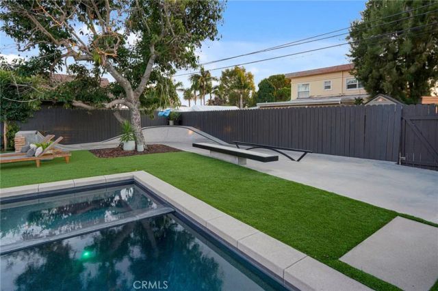 3733 Pine, Long Beach, CA 90807