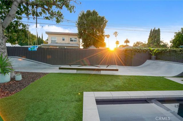 3733 Pine, Long Beach, CA 90807
