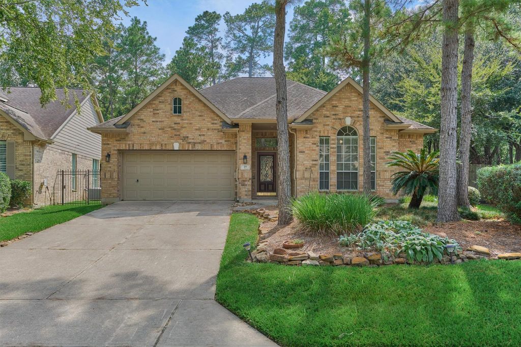 27 S Belfair Place, The Woodlands, TX 77382