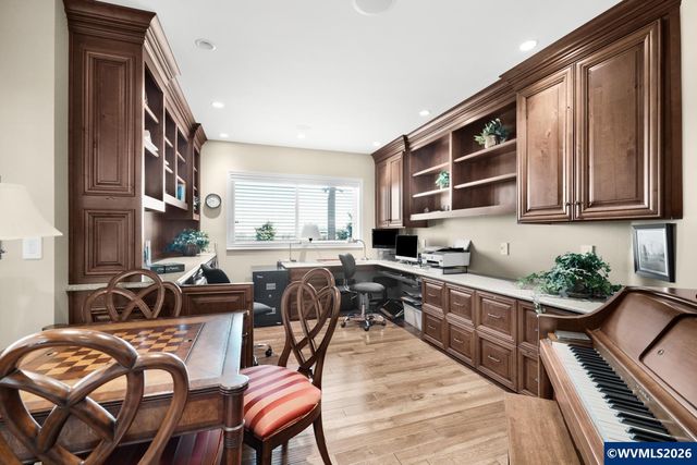 5918 Crystal Ct SE, Salem, OR 97306