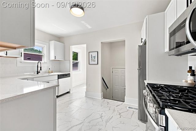 26657 Parkington Street, Roseville, MI 48066