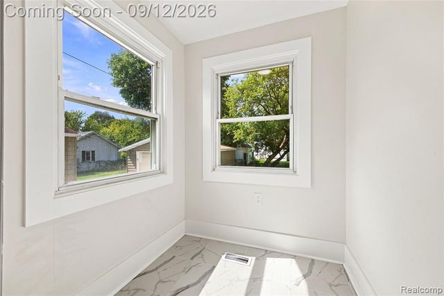 26657 Parkington Street, Roseville, MI 48066