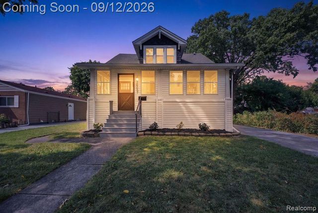 26657 Parkington Street, Roseville, MI 48066