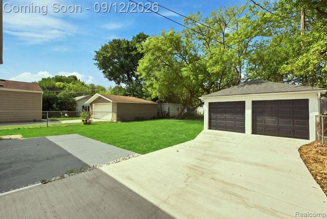 26657 Parkington Street, Roseville, MI 48066