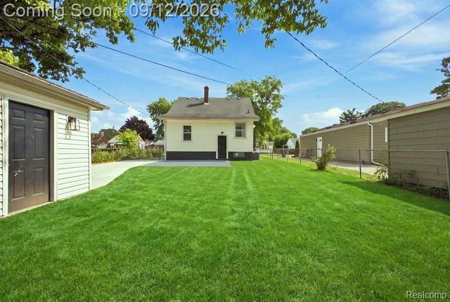 26657 Parkington Street, Roseville, MI 48066