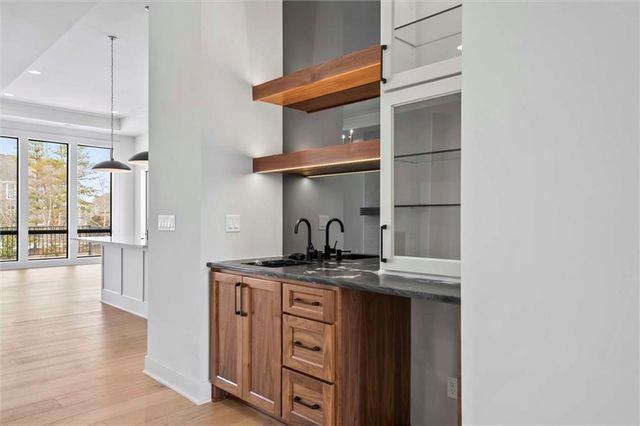 3244 W 133rd Terrace, Leawood, KS 66209