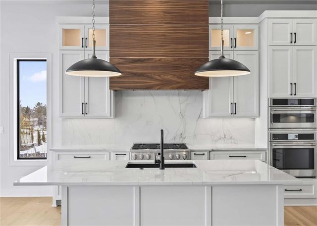 3244 W 133rd Terrace, Leawood, KS 66209