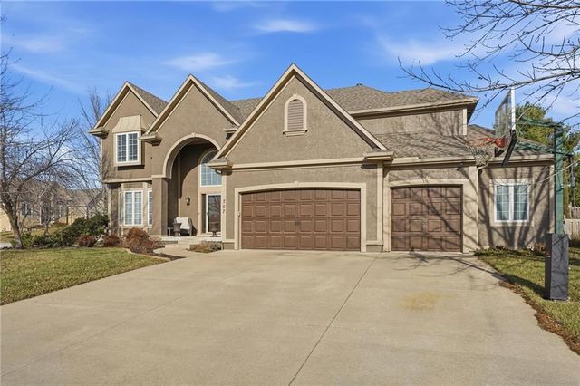 707 NE Sundance Trail, Lee's Summit, MO 64086