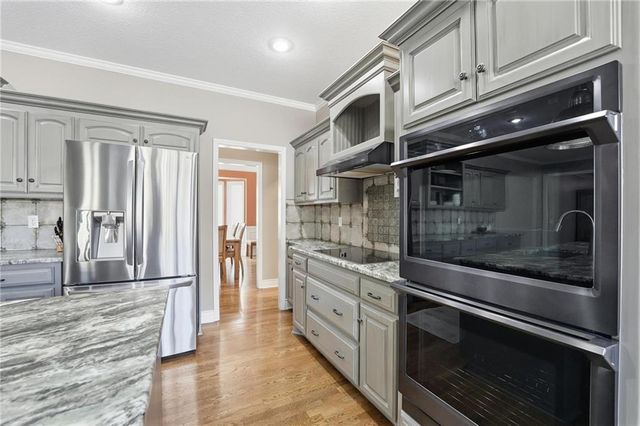 707 NE Sundance Trail, Lee's Summit, MO 64086