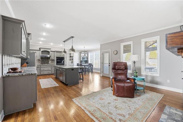 707 NE Sundance Trail, Lee's Summit, MO 64086