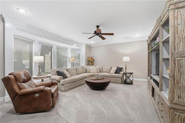 707 NE Sundance Trail, Lee's Summit, MO 64086