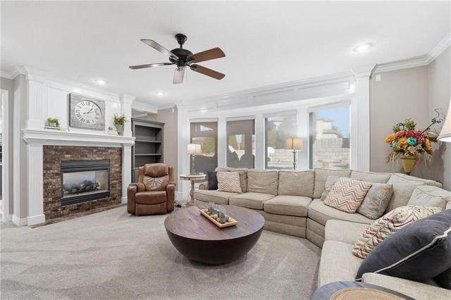 707 NE Sundance Trail, Lee's Summit, MO 64086