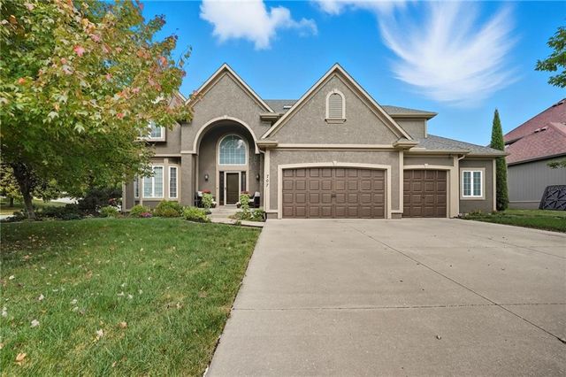 707 NE Sundance Trail, Lee's Summit, MO 64086