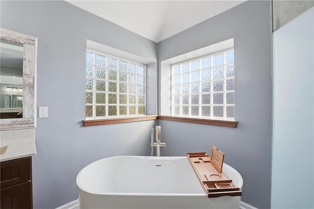 707 NE Sundance Trail, Lee's Summit, MO 64086