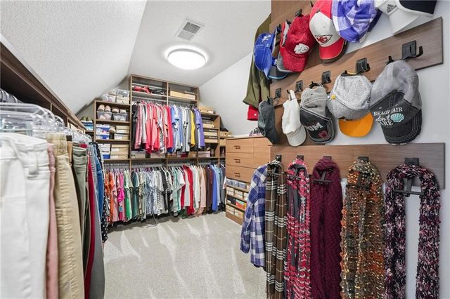 707 NE Sundance Trail, Lee's Summit, MO 64086