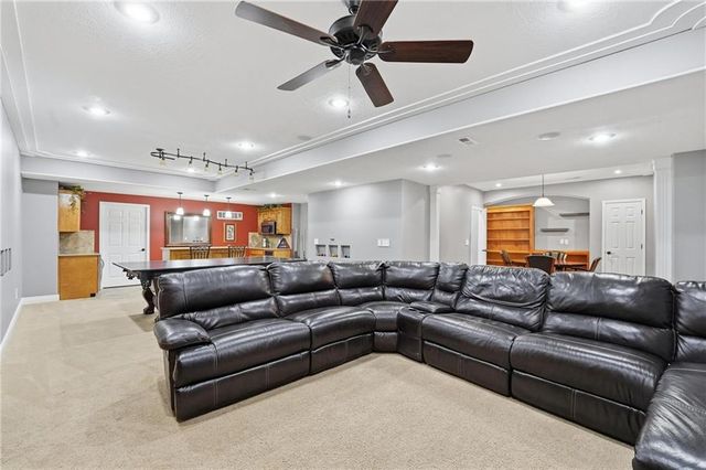 707 NE Sundance Trail, Lee's Summit, MO 64086