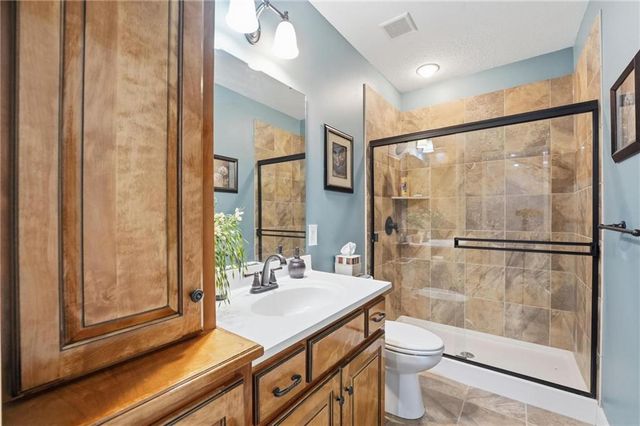 707 NE Sundance Trail, Lee's Summit, MO 64086