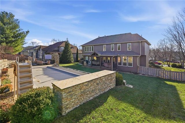 707 NE Sundance Trail, Lee's Summit, MO 64086