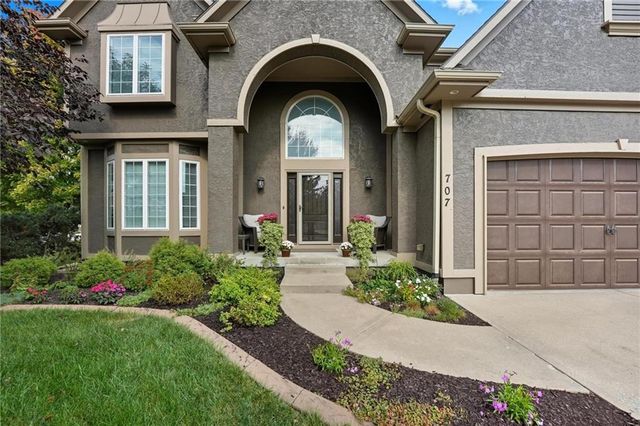 707 NE Sundance Trail, Lee's Summit, MO 64086