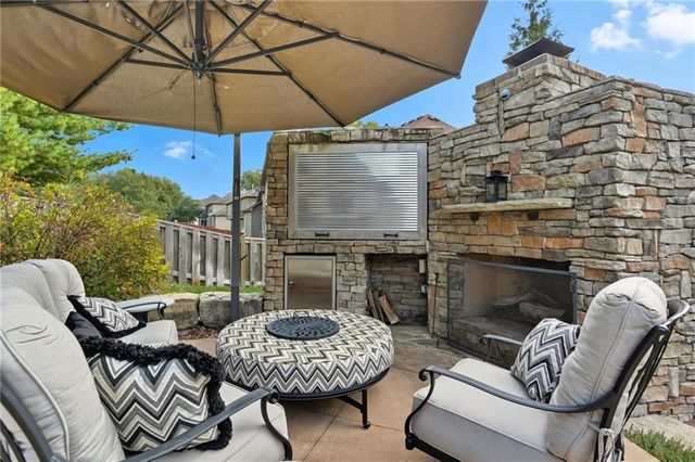 707 NE Sundance Trail, Lee's Summit, MO 64086