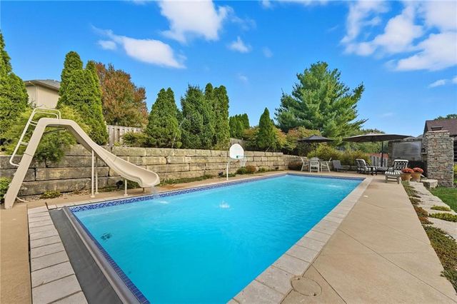 707 NE Sundance Trail, Lee's Summit, MO 64086