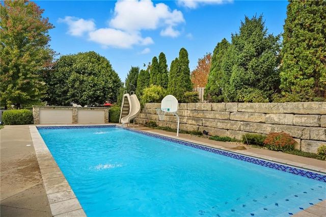 707 NE Sundance Trail, Lee's Summit, MO 64086