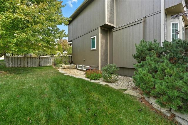 707 NE Sundance Trail, Lee's Summit, MO 64086