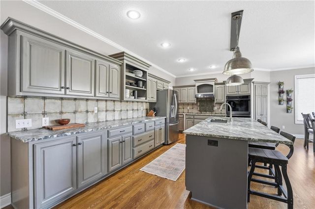 707 NE Sundance Trail, Lee's Summit, MO 64086