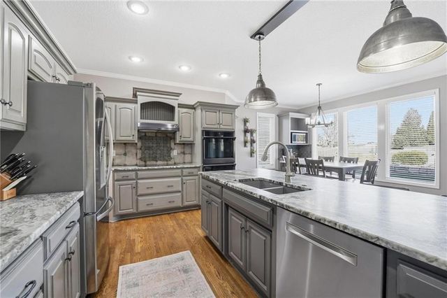 707 NE Sundance Trail, Lee's Summit, MO 64086