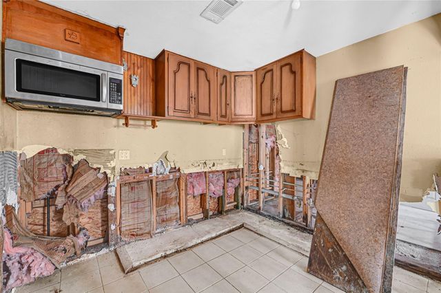 1925 Sunny Drive, Houston, TX 77093