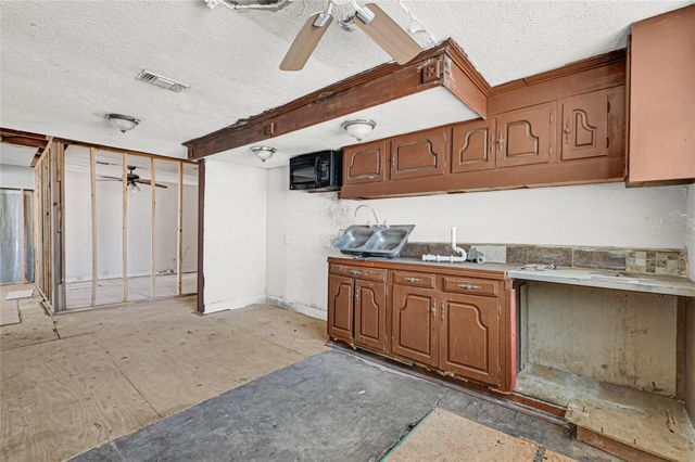1925 Sunny Drive, Houston, TX 77093