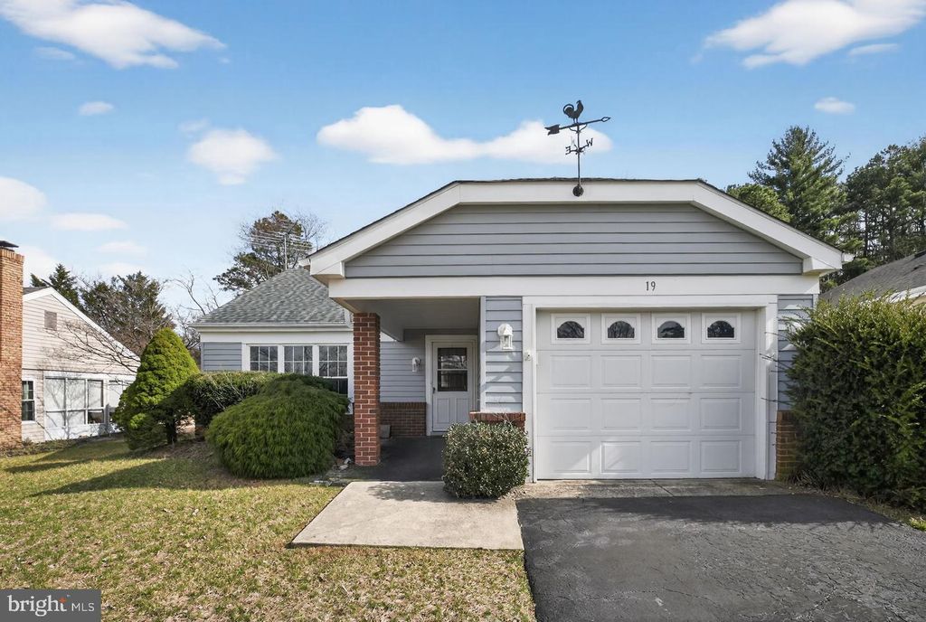 19 STAMFORD PL, Southampton, NJ 08088