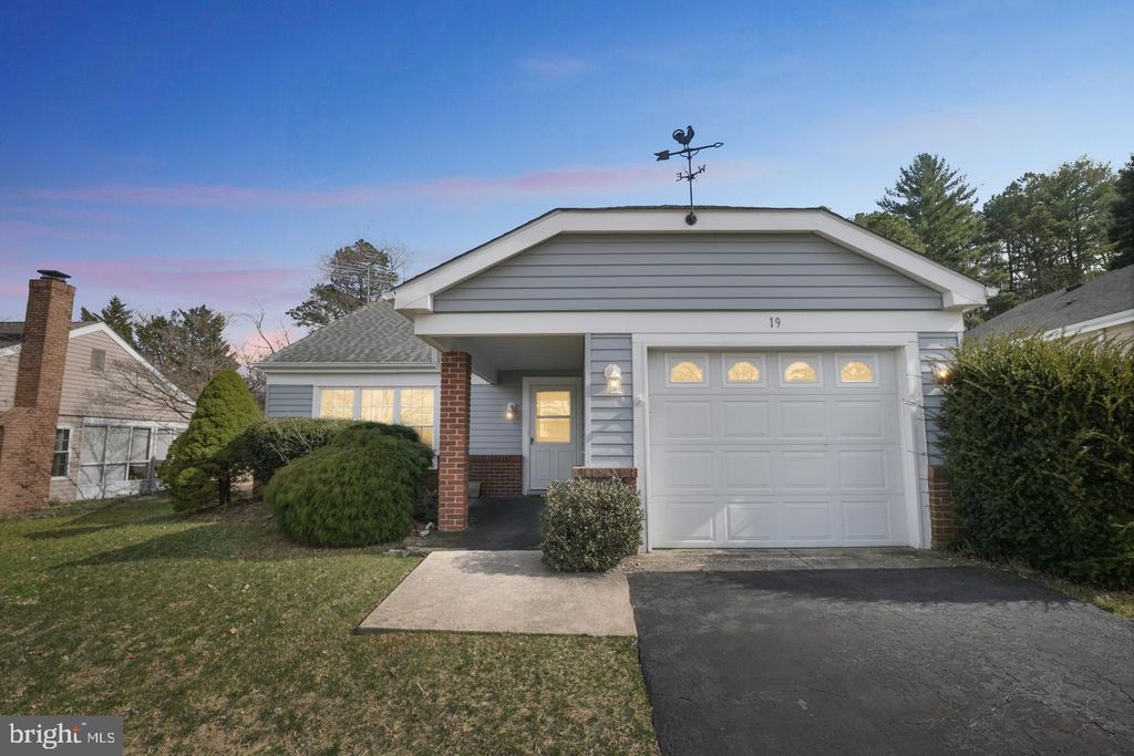 19 STAMFORD PL, Southampton, NJ 08088 — photo 2