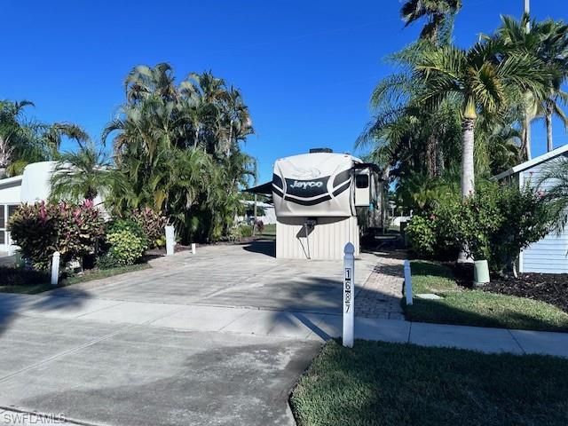 1687 Diamond Lake CIR, Naples, FL 34114