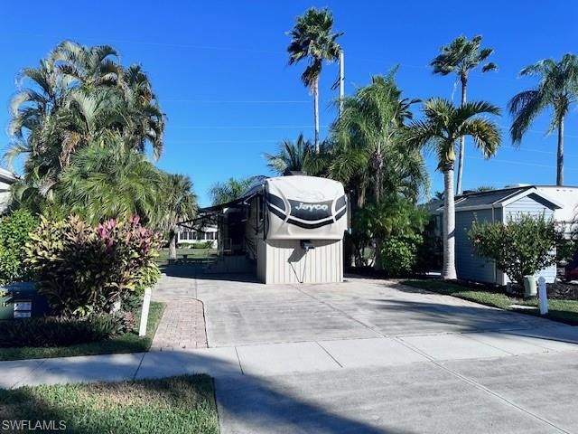 1687 Diamond Lake CIR, Naples, FL 34114