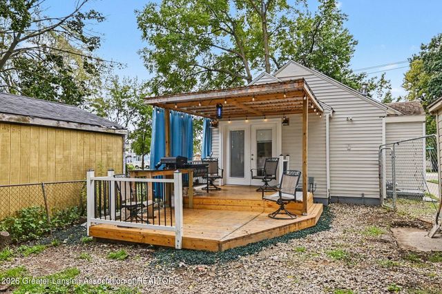 1120 Victor Avenue, Lansing, MI 48910