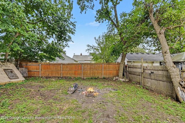 1120 Victor Avenue, Lansing, MI 48910