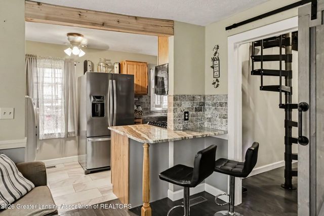 1120 Victor Avenue, Lansing, MI 48910