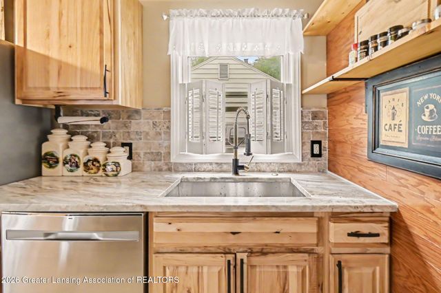 1120 Victor Avenue, Lansing, MI 48910