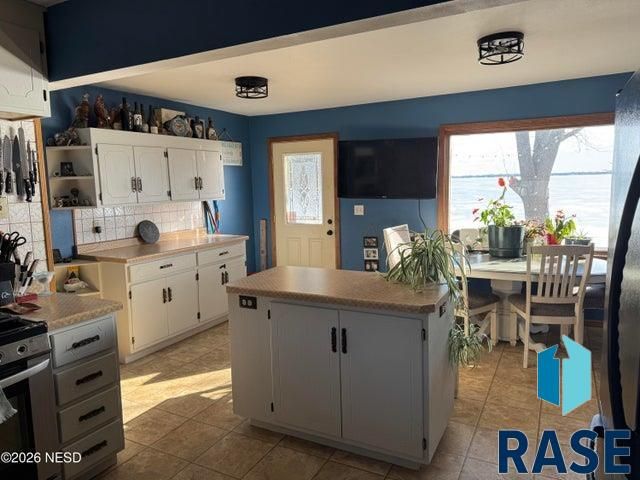 556 N Lake Dr Drive, Watertown, SD 57201