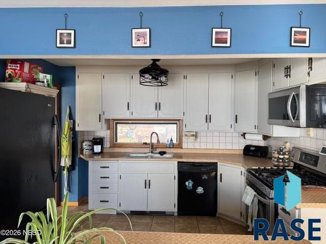 556 N Lake Dr Drive, Watertown, SD 57201