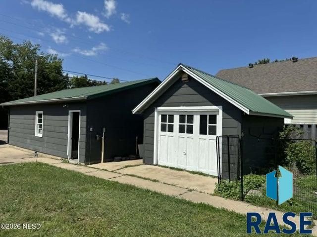556 N Lake Dr Drive, Watertown, SD 57201