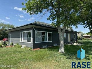 556 N Lake Dr Drive, Watertown, SD 57201