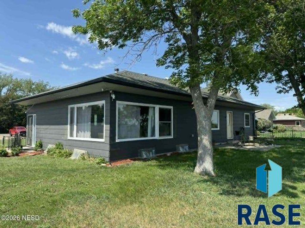 556 N Lake Dr Drive, Watertown, SD 57201